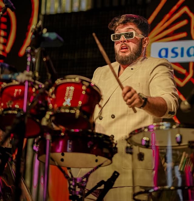 Live drummer photography by Savio Visuals