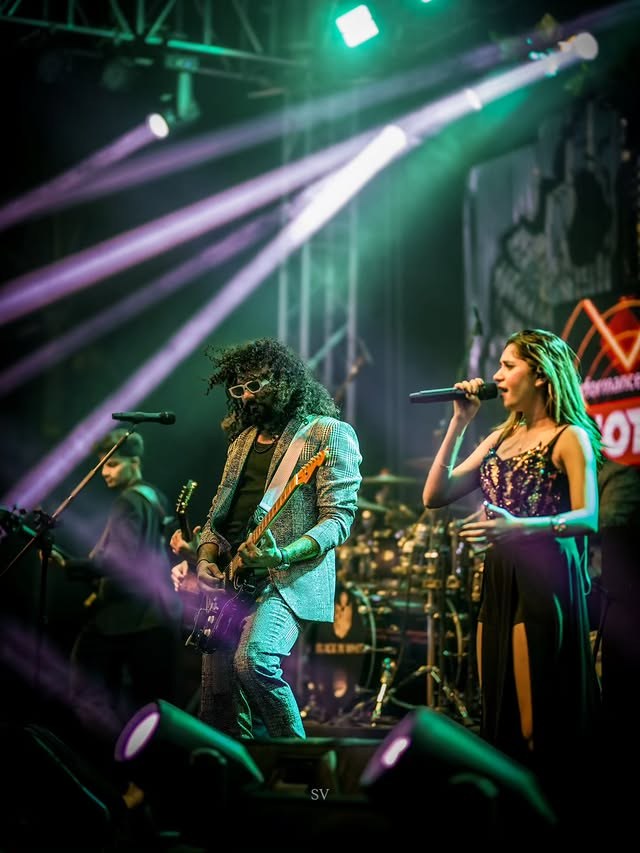 Live band photography by Savio Visuals