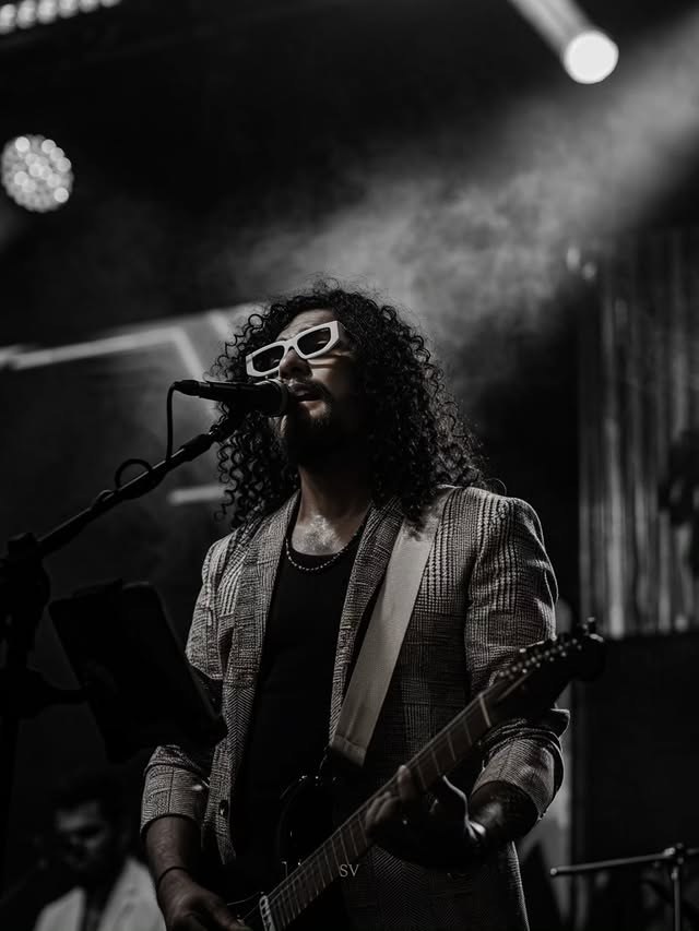 Black and white live guitarist photography by Savio Visuals